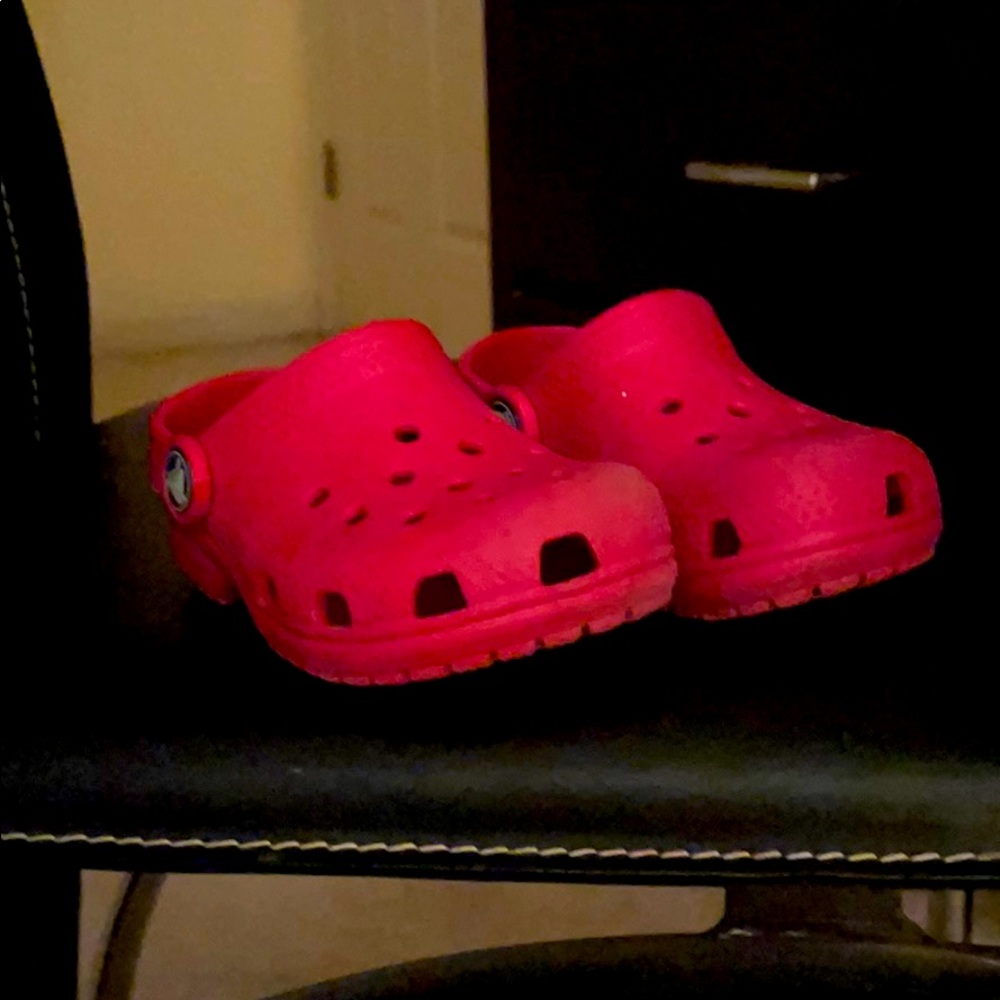 Toddler red crocs size 7
